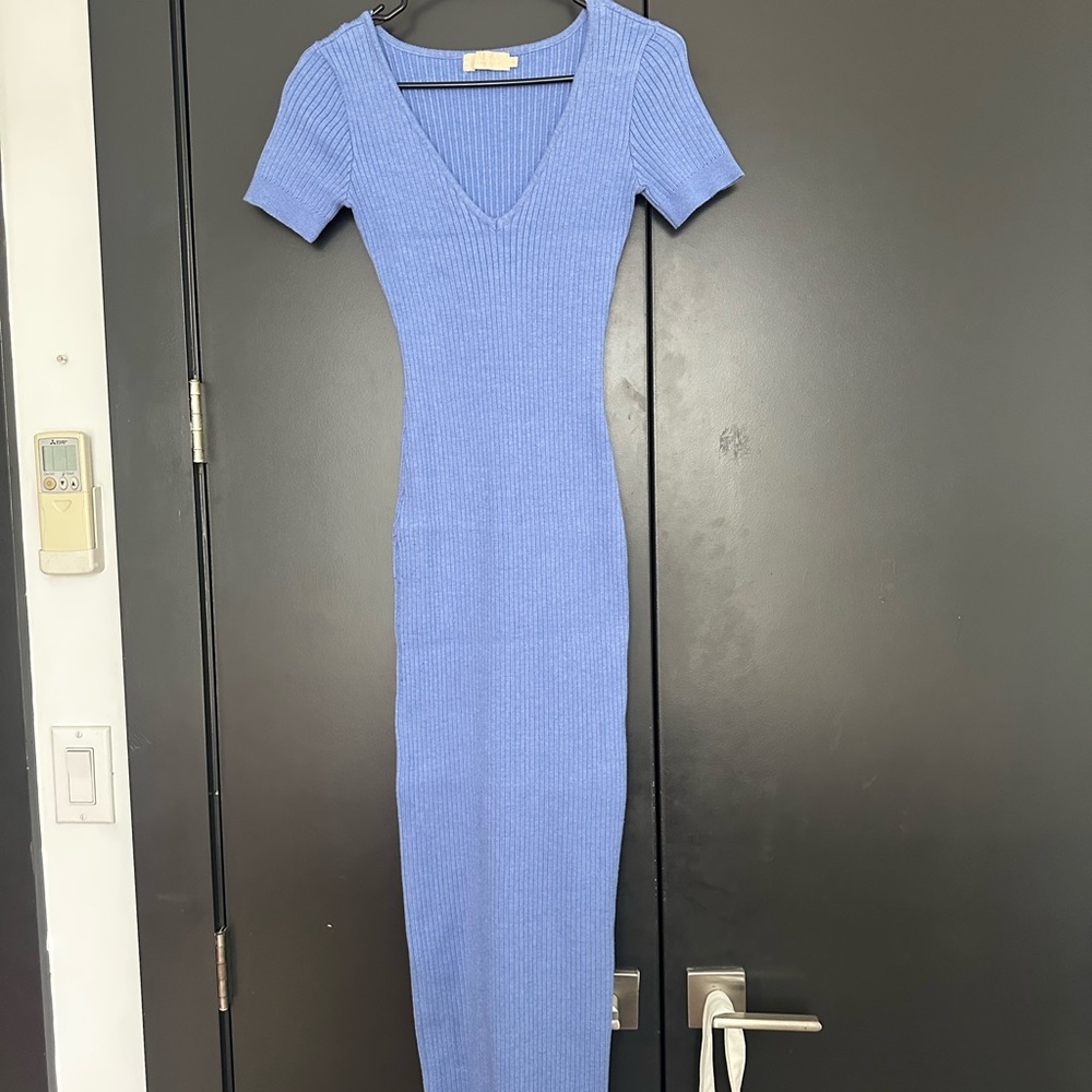 Elegant Blue Ribbed Knit Dress